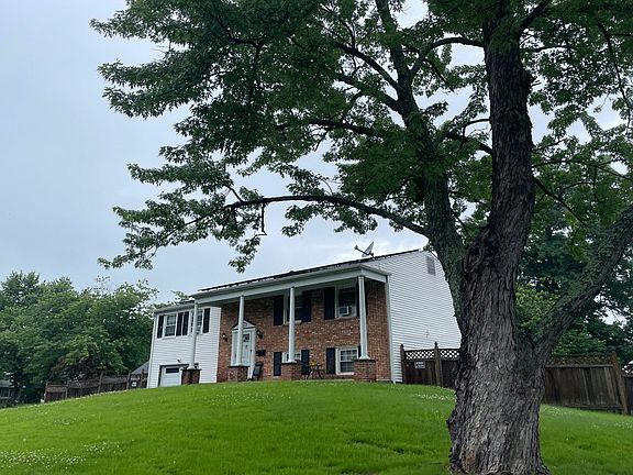 2nd image of 26 Newtown Ln