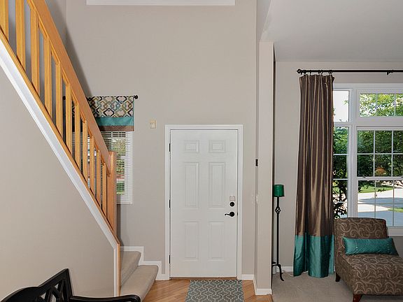 2nd image of 4 12 Lakes Ct