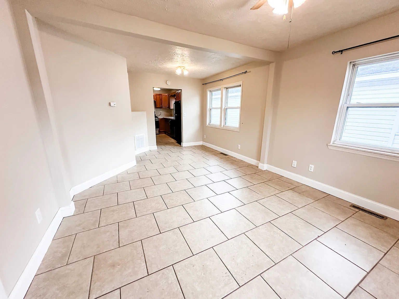2 bed, 800 sqft, $1,050 — Photo 3