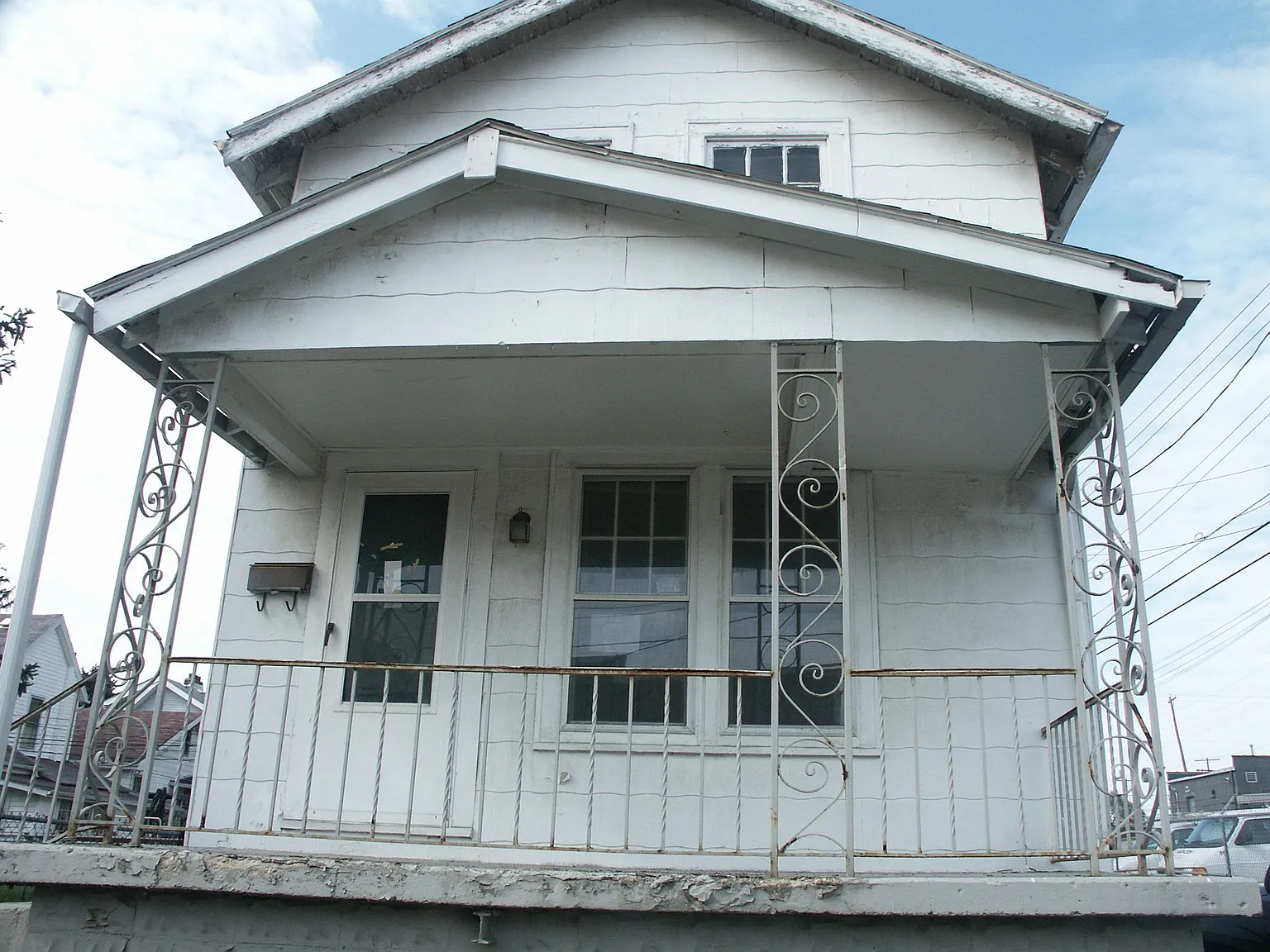 355 Cypress Ave photo 1