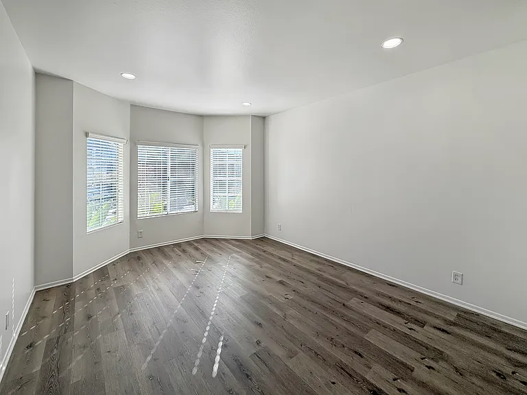 River Front Condominiums — Photo 41