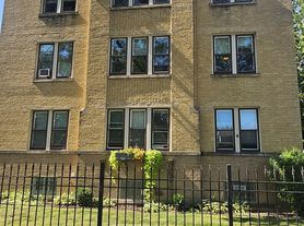 4311 W Sunnyside Ave, Chicago, IL