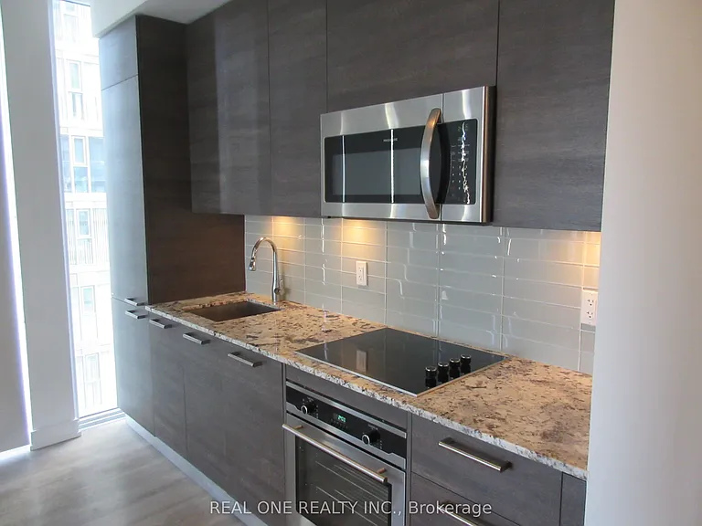 28 Wellesley St E #2207 — Photo 9