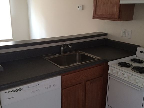3rd image of 2310 E Clay St