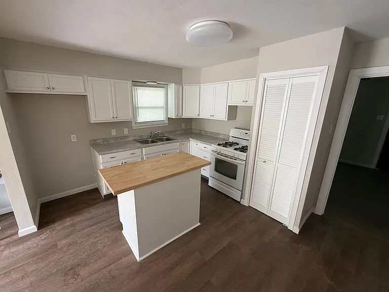 801 S 17th St — Photo 3