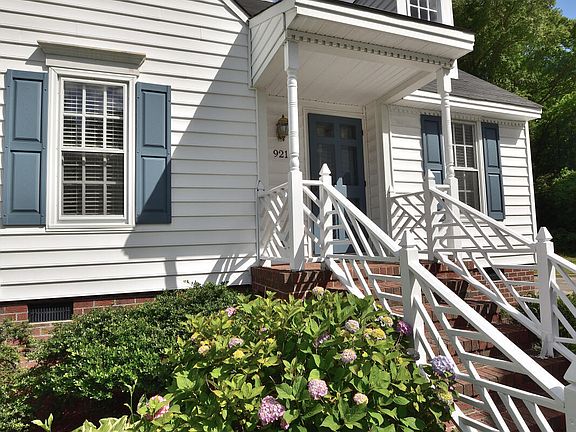 3rd image of 921 S Hornbeam Drive