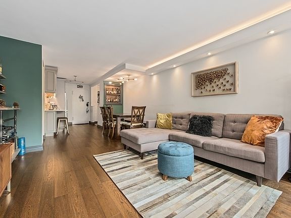 4th image of 211 E 53rd St APT 6F