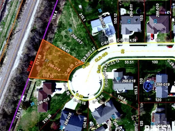 153 Parkway Dr, Chatham, IL 62629