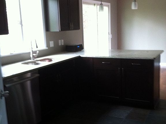 4th image of 5775 Oatfield Dr