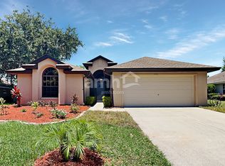 4940 Treasure Cay Rd, Tavares, FL 32778