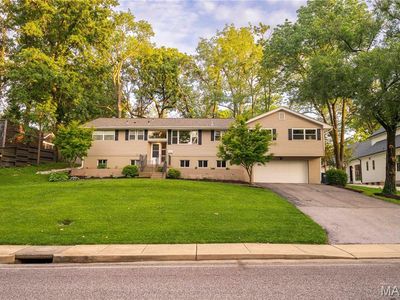 748 E Argonne Dr, Saint Louis, MO, 63122