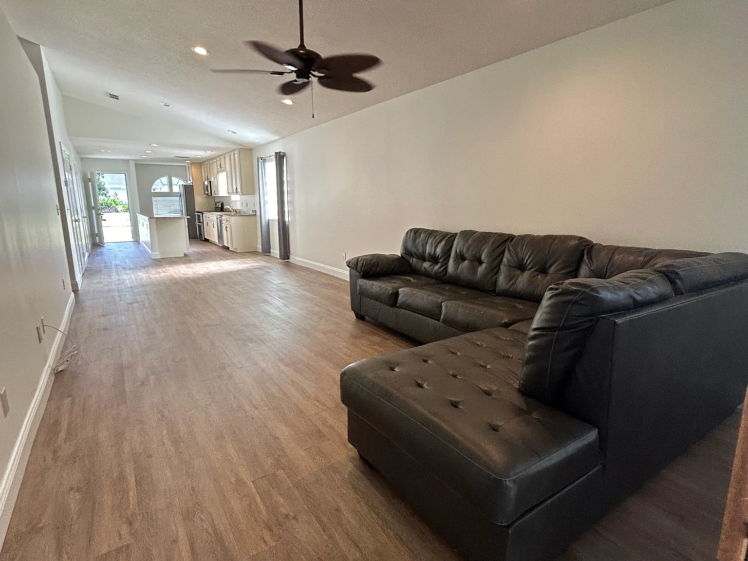 3 bed, 1228 sqft, $2,100 — Photo 4