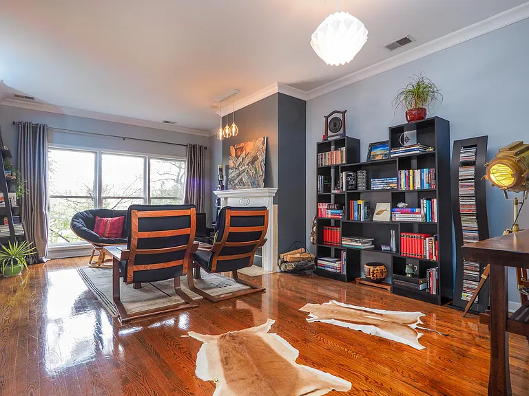 1328 W Grenshaw St #B — Photo 8