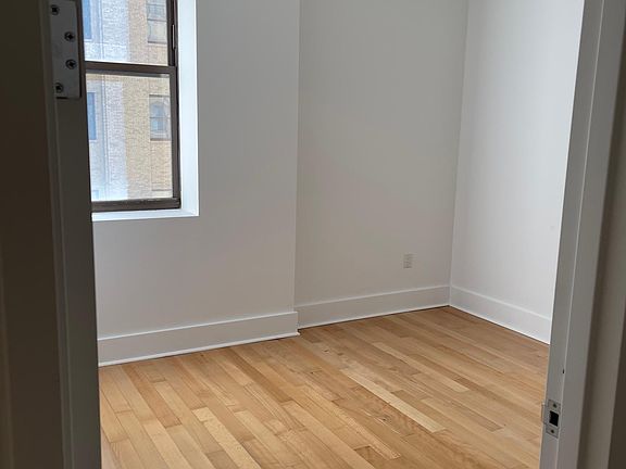 5th image of 4 Beacon Way APT 904
