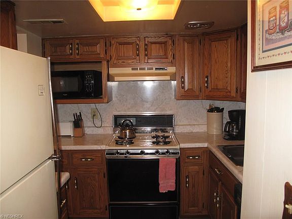 3rd image of 1651 Mentor Ave APT 3011