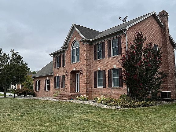 5th image of 405 Steeplechase Ct