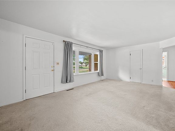 3rd image of 306 W Blackburn St