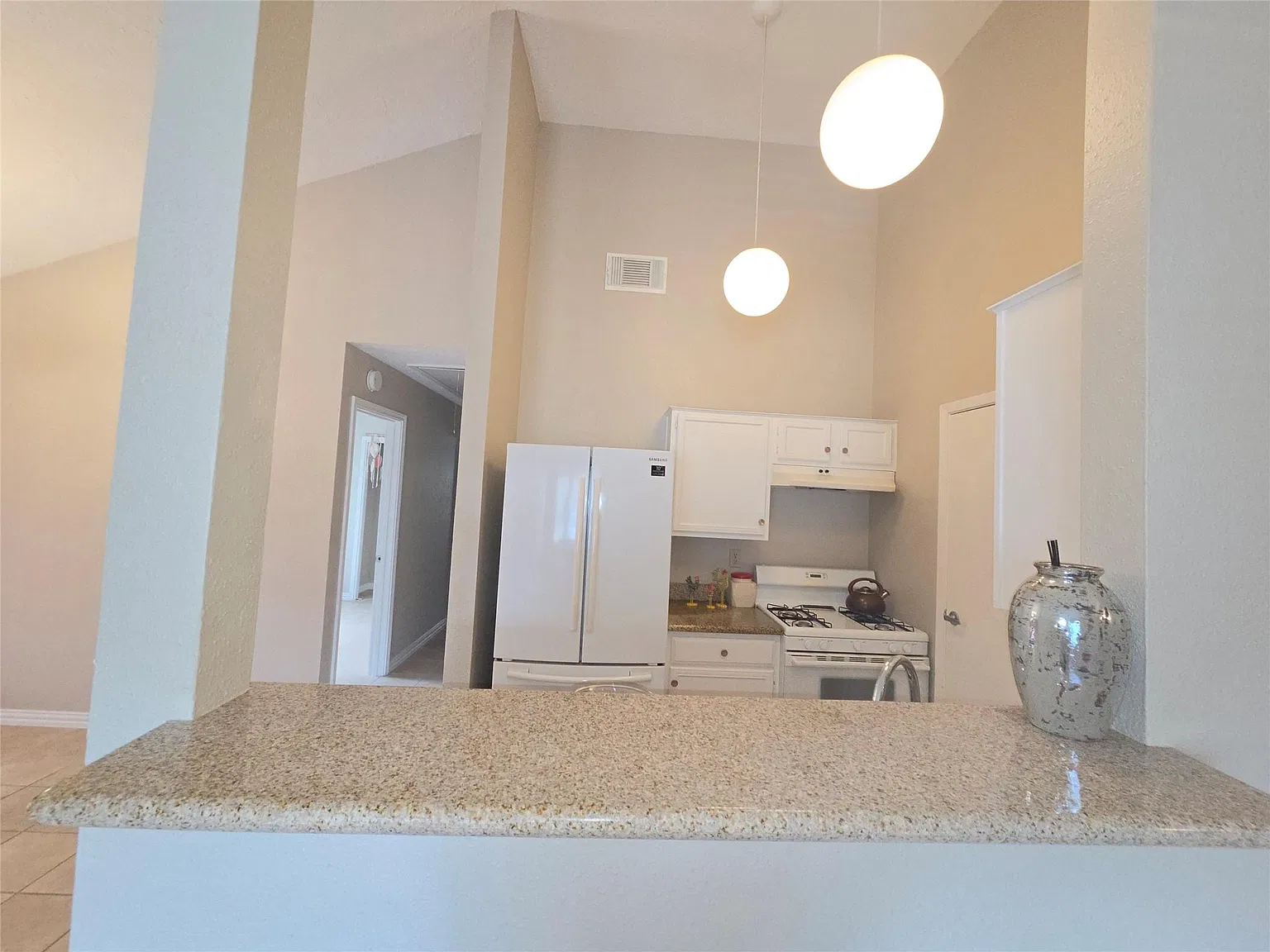 2 bed, 1.0 bath, 1025 sqft, $1,750 — Photo 1