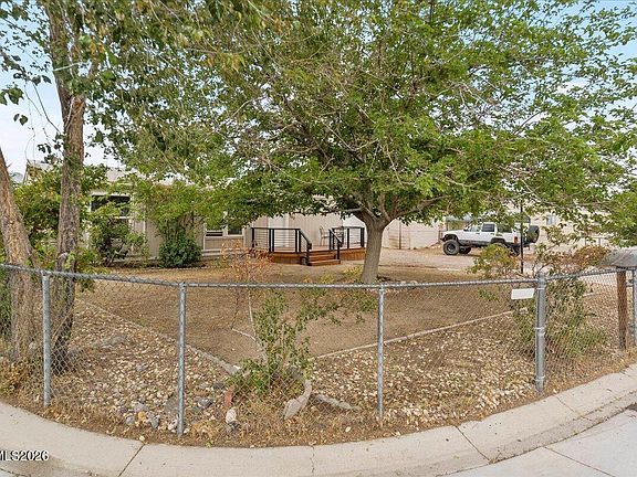 4th image of 980 Villa Way