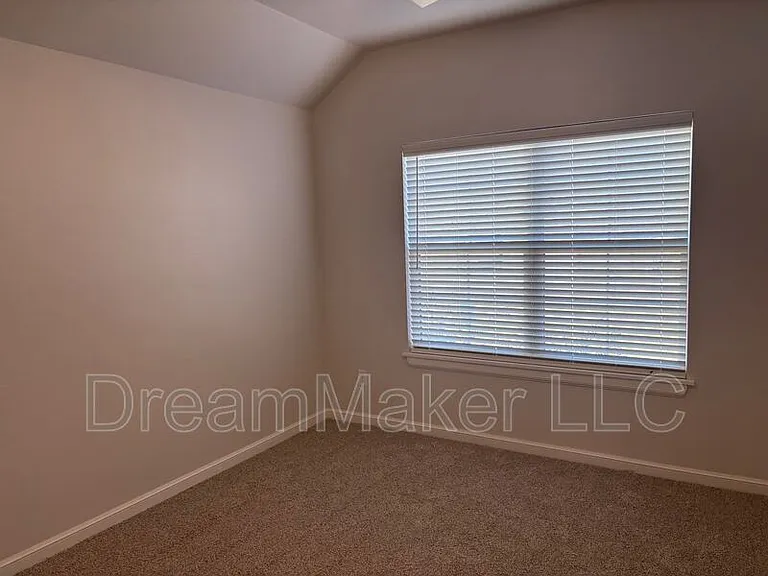 1902 Hollow Crest Ct — Photo 4