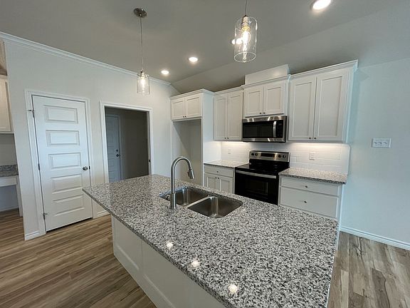 3rd image of 3123 Cedarhill Dr
