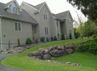 69 Buckberg Mountain Rd, Tomkins Cove, NY 10986