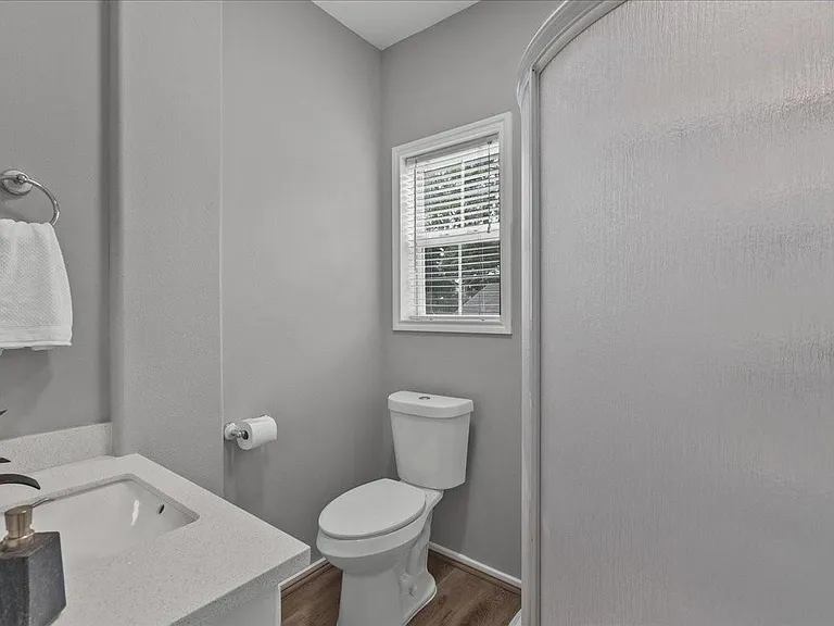 401 Paradise Dr — Photo 12