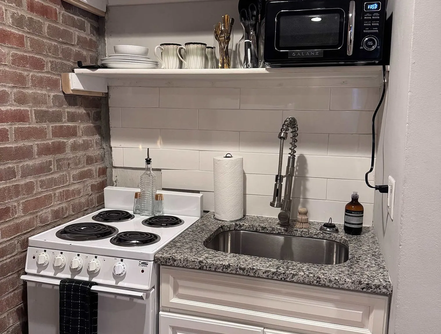 1 bed, 1.0 bath, $2,386 — Photo 3