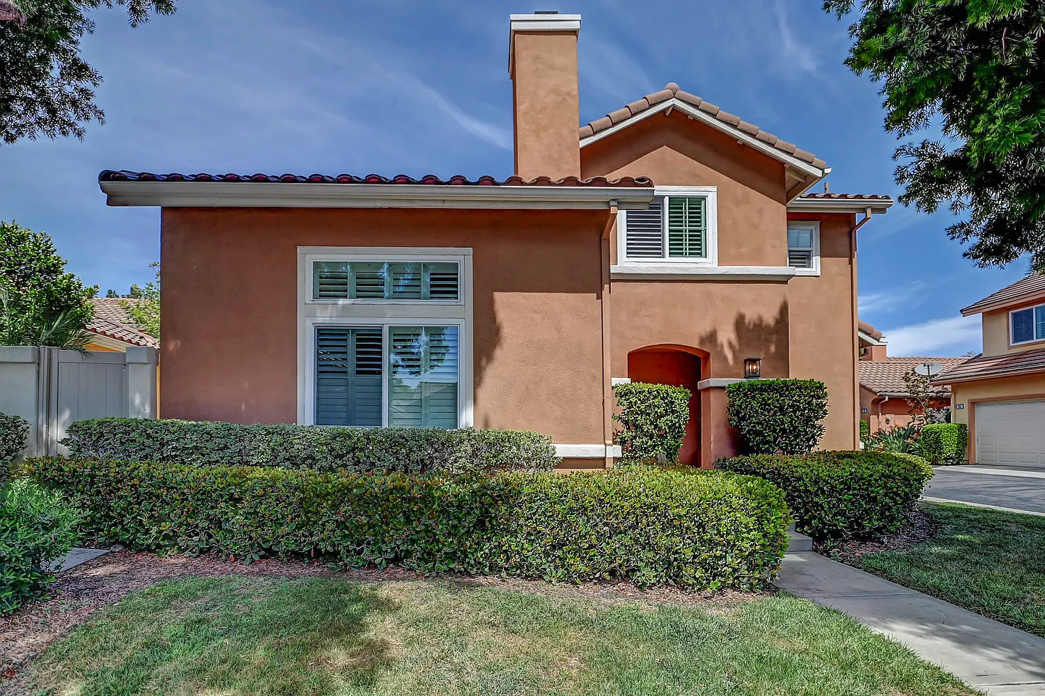 3 bed, 1300 sqft, $4,400 — Photo 1