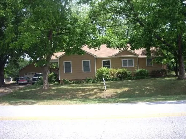 1336 N Forest Ave, Hartwell, GA 30643