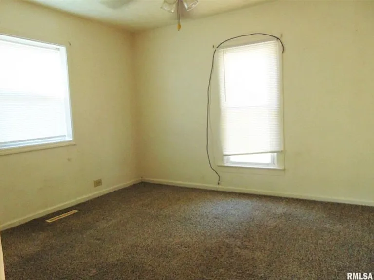 504 E Hill St — Photo 6