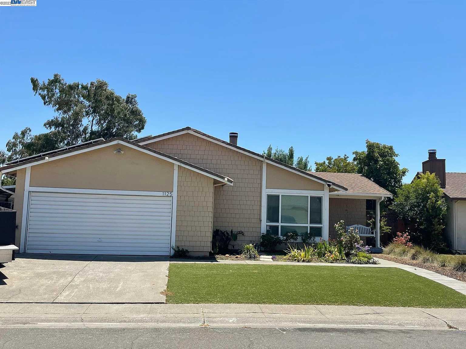 1125 Pheasant Dr photo 1