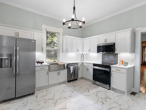 3rd image of 320 15th St NW