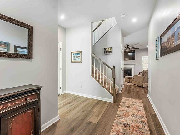 4th image of 416 Sarjean Way