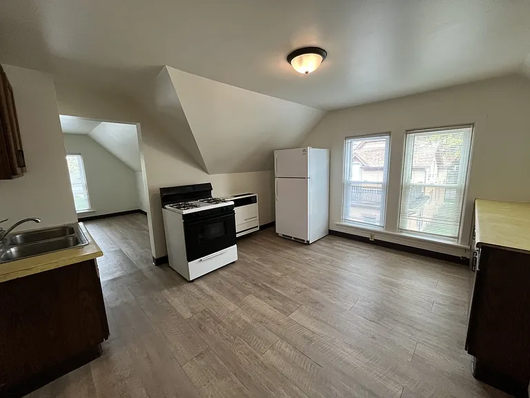 1009-1011 Superior Ave #1011 — Photo 7