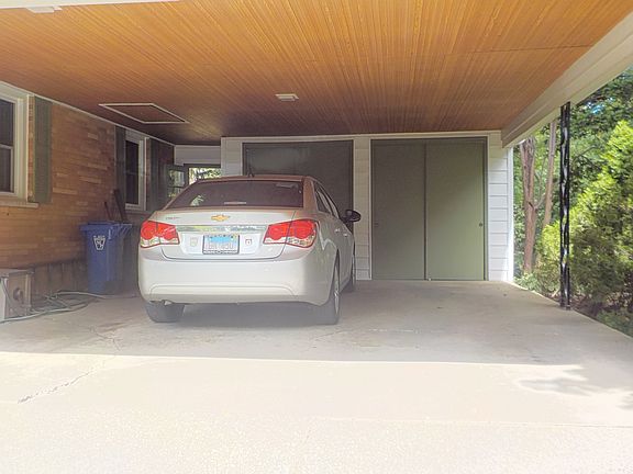 3rd image of 2813 Briarwood Dr E