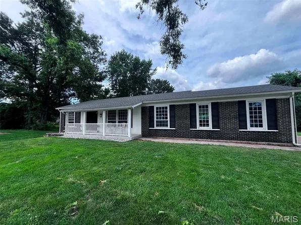9 Edinburg Ct, Florissant, MO 63033