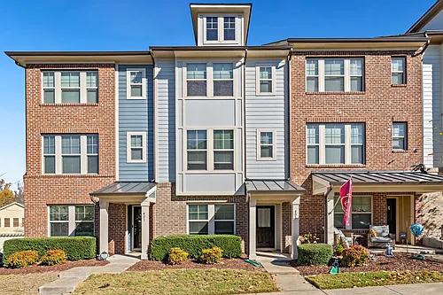 405 Village Commons Ln Photo 1