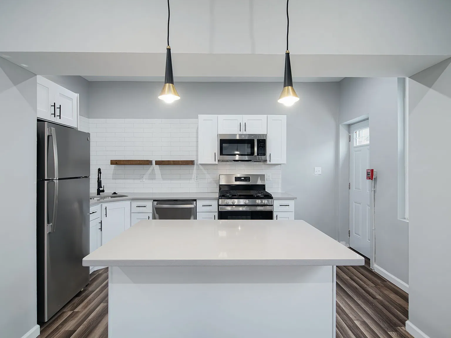 1439 S 6th St — Photo 4