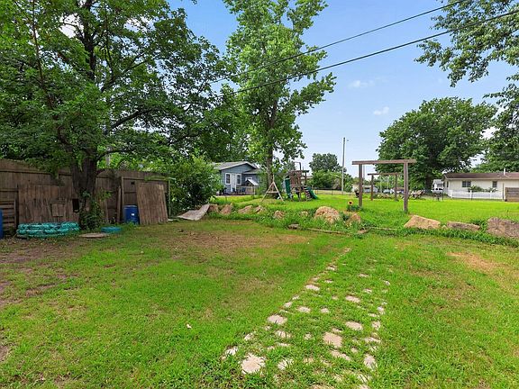 3rd image of 6711 SW Windsong Dr