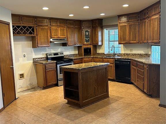 5th image of 1613 Whispering Creek Ct