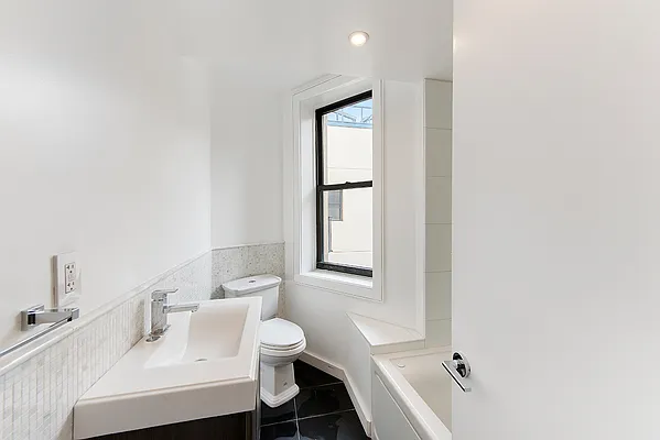 Rented by CORE | media 7