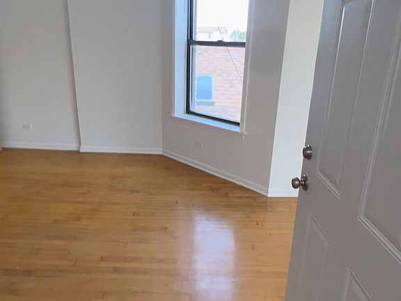 4th image of 2448 W Flournoy St #3