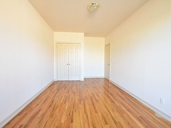 2nd image of 666 Courtlandt Ave APT 2D