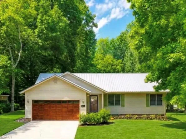 1848 Woodglo Dr, Asheboro, NC 27205
