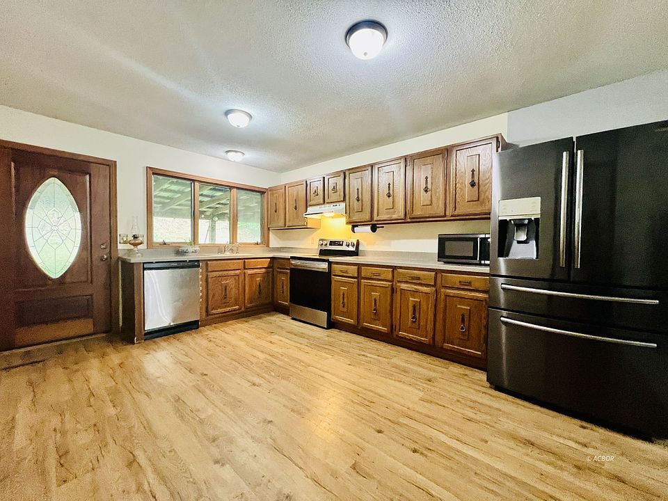 1st image of 920 Raccoon Rd