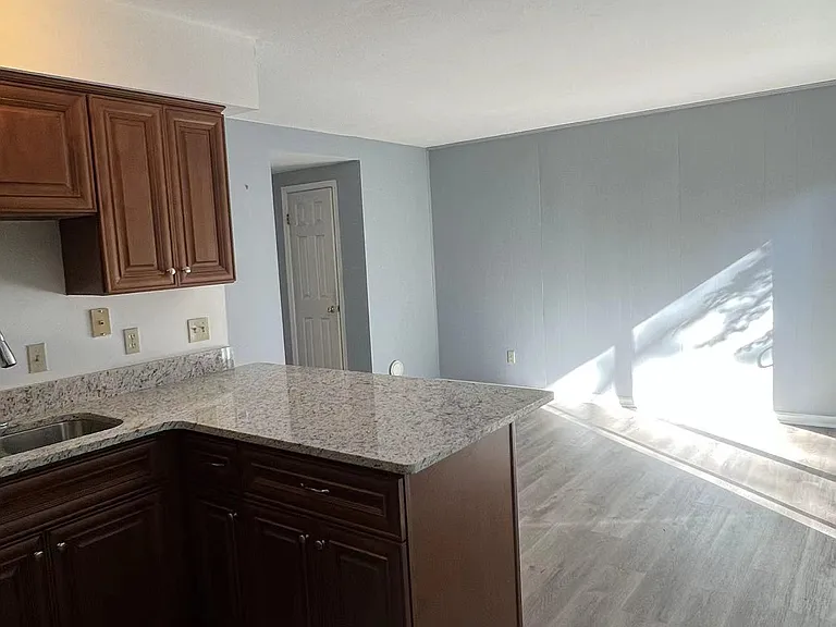 4407 Bennett Ln — Photo 7