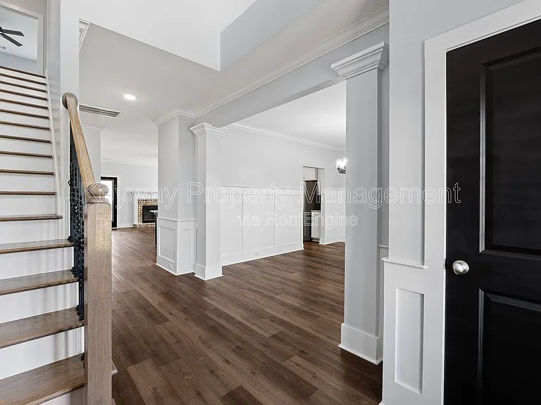 2217 Laurens St — Photo 4