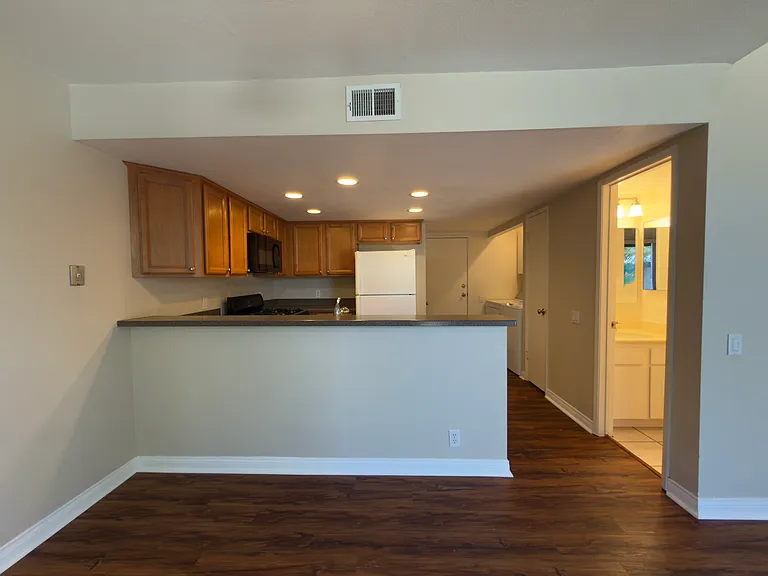 3655 Constellation Rd — Photo 8