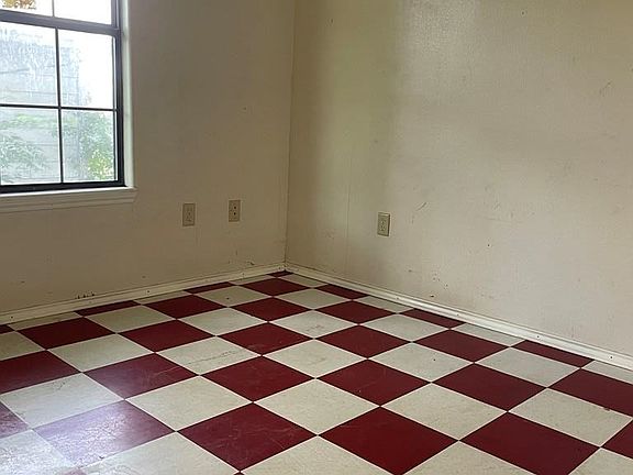 4th image of 406 2nd St